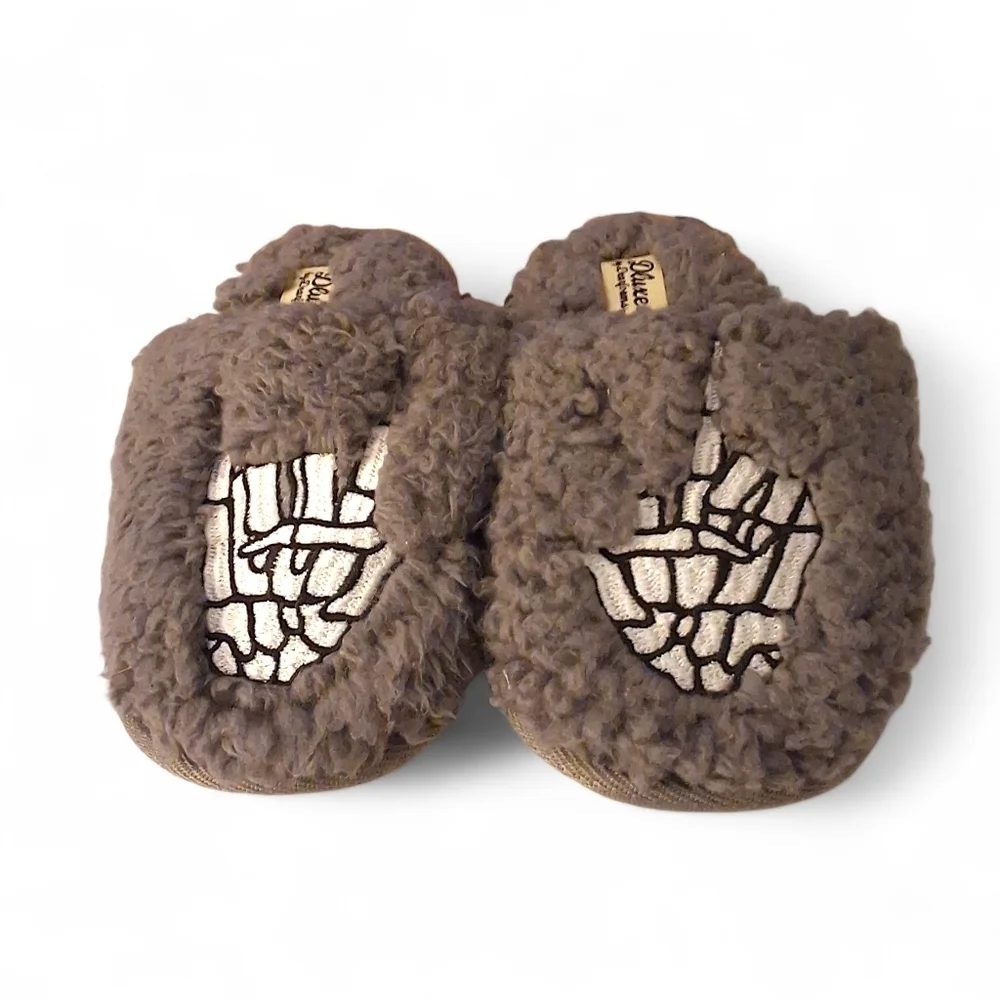 Dluxe by Dearfoams Kids Skeleton Peace Sign Slippers Size 11/12